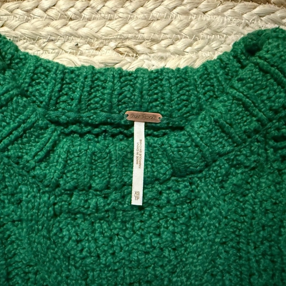 Free People Cutting Edge Cable Knit Sweater XS Emerald Cabincore Cozy Ireland - Picture 4 of 5